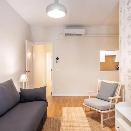 Sagrada Familia 2 Min Away, Spacious 3br, شقة *