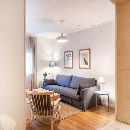 Sagrada Familia 2 Min Away, Spacious 3br, * برشلونة