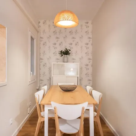 Sagrada Familia 2 Min Away, Spacious 3br, شقة