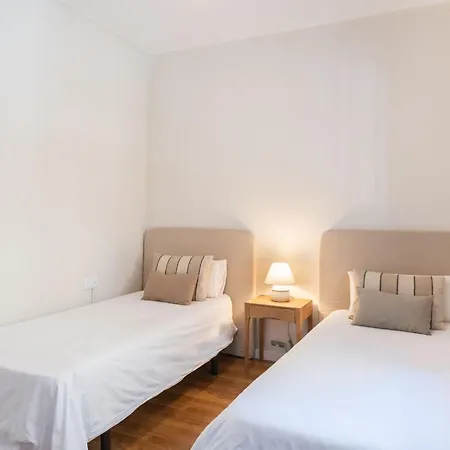 Sagrada Familia 2 Min Away, Spacious 3br, *