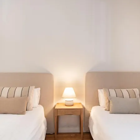 Sagrada Familia 2 Min Away, Spacious 3br,