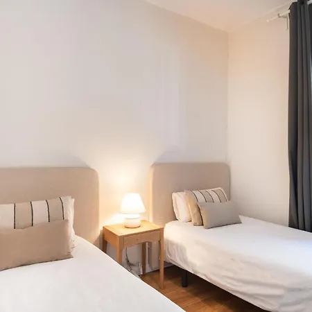Sagrada Familia 2 Min Away, Spacious 3br, شقة برشلونة