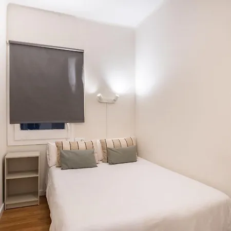 Comfortable 3-bedroom Next To Sagrada Familia, Barselona