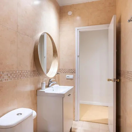 Comfortable 3 Bed Next To The Sagrada Familia Barcelona