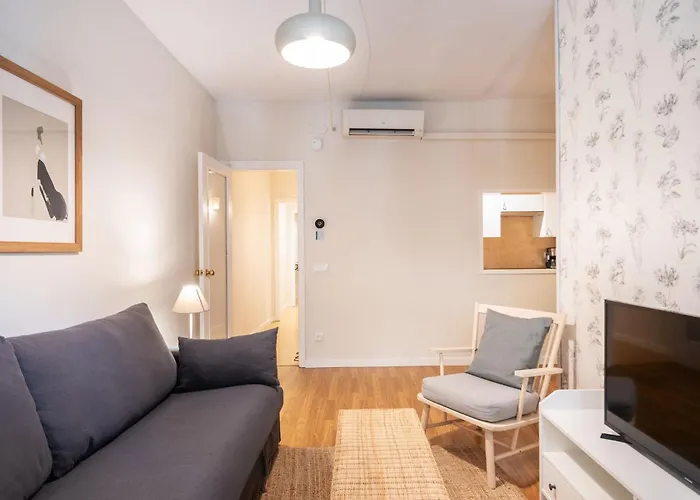 Sagrada Familia 2 Min Away, Spacious 3Br, Barcelona Διαμέρισμα *