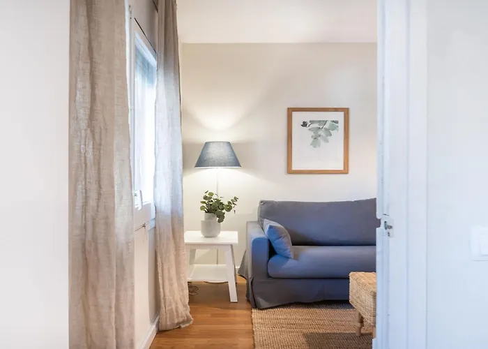Sagrada Familia 2 Min Away, Spacious 3Br, Barcelona *
