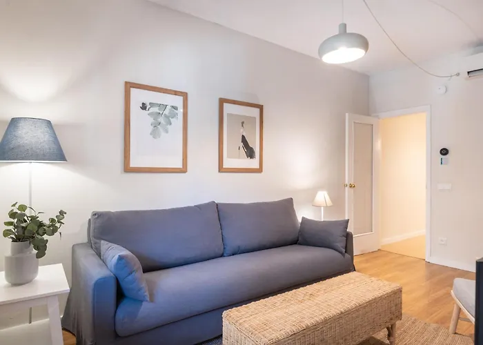 Sagrada Familia 2 Min Away, Spacious 3Br, Barcelona * Βαρκελώνη