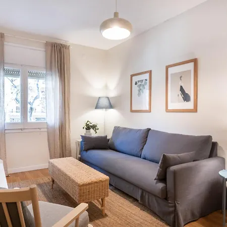 Sagrada Familia 2 Min Away, Spacious 3Br, Barcelona