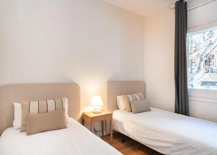 Sagrada Familia 2 Min Away, Spacious 3Br, Barcelona Appartement Barcelona